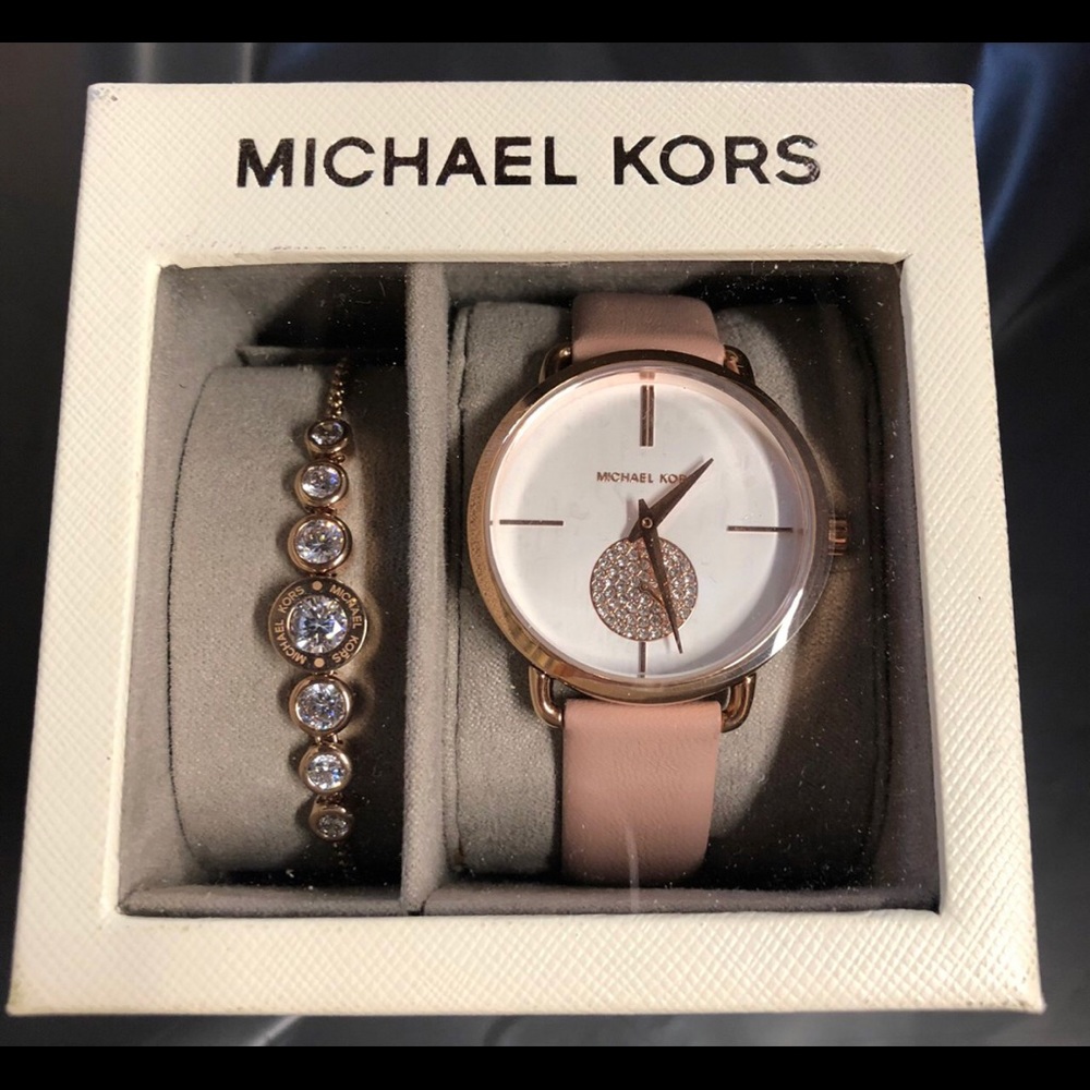 ✨Michael Kors Rose Gold Watch & Bracelet NIB✨